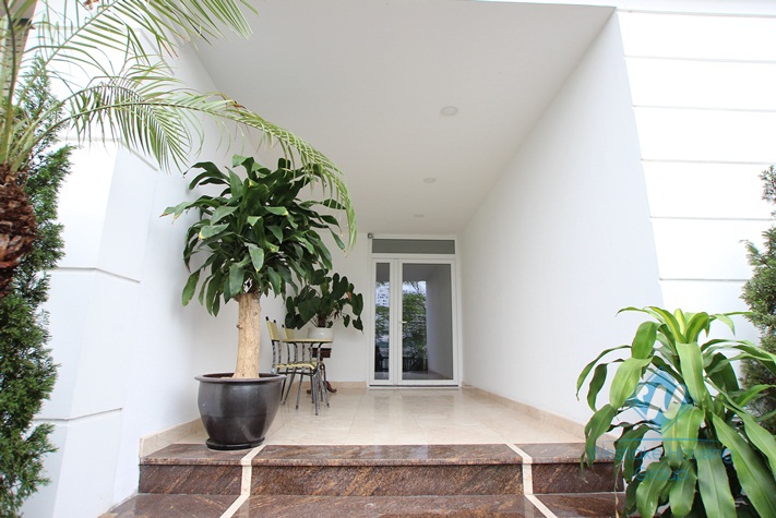 Nice and lake view serviced apartment  for rent in Quang An Street, Tay Ho District, Ha Noi 